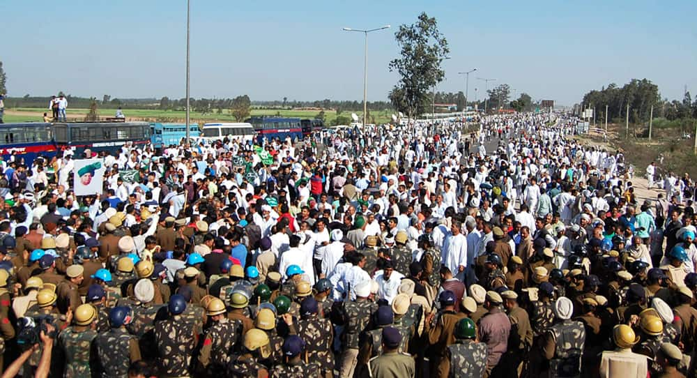 INLD workers march on SYL issue in Ambal