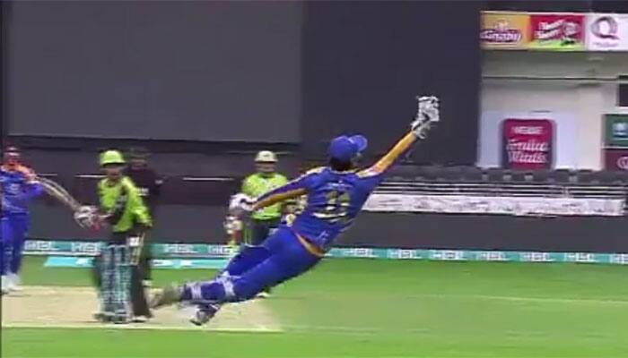 Move over Wriddhiman Saha, veteran Kumar Sangakkara takes a single-handed flying catch in PSL — WATCH