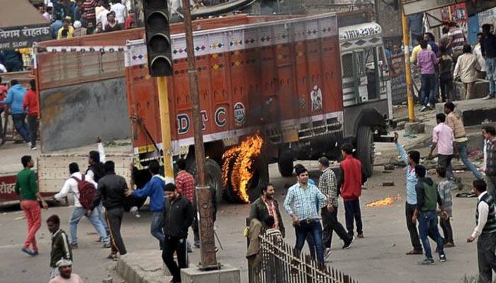 Haryana: Jats observe &#039;Black Day&#039;; agitators gather in large number at Rohtak, Sonepat