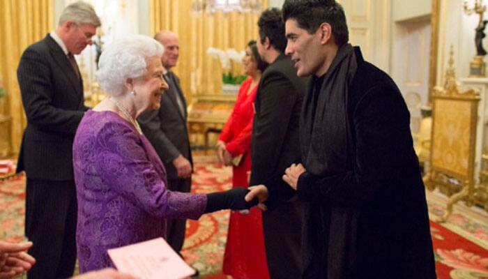 Manish Malhotra meets Queen Elizabeth II, shares PICTURE!