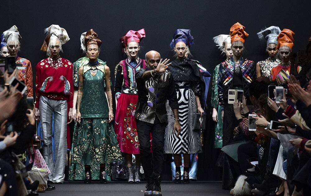 Indian fashion designer Manish Arora waves to the audience