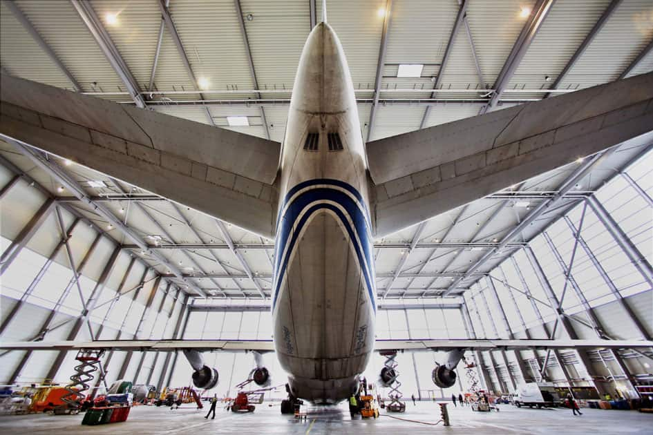 Wide-bodied cargo aircraft AN-124