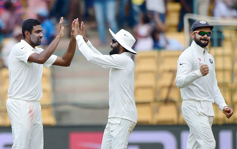 R Ashwin with team mates celebrates the wicket of Mitchel Marsh