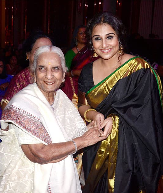 Vidya Balan with clasical singer Girija Devi 