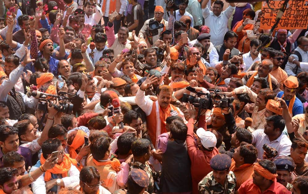 BJP supporters celebrate