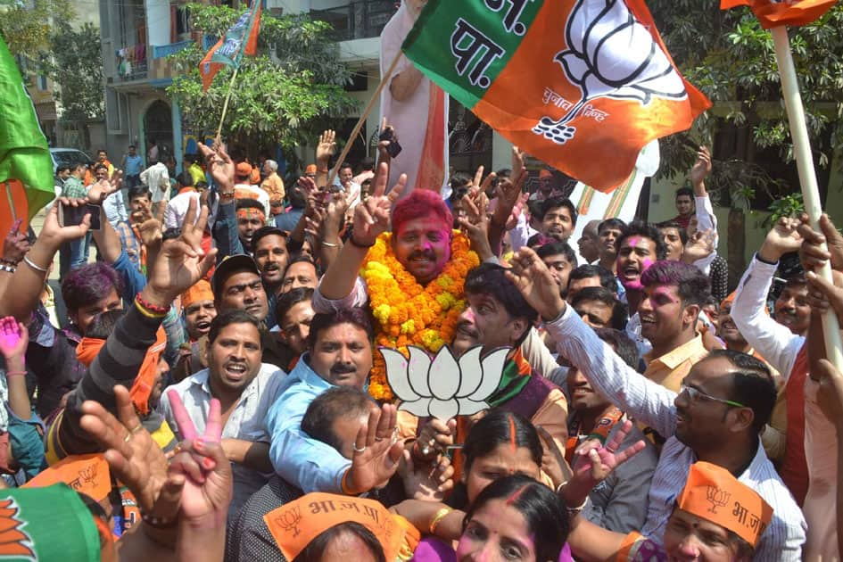 BJP supporters celebrate