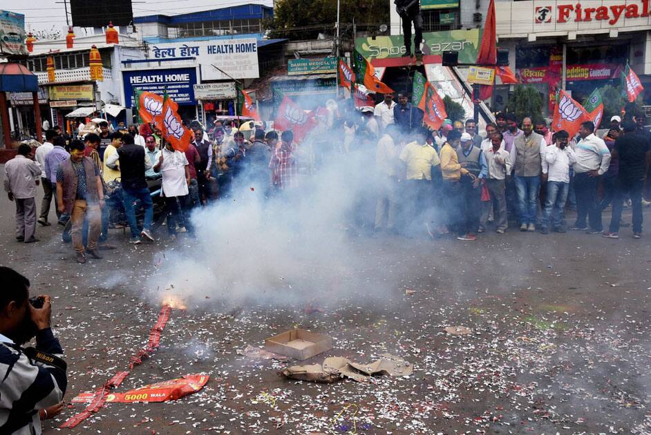 BJP supporters celebrate