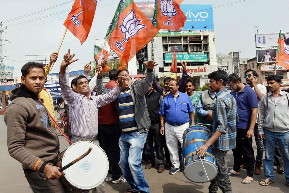 BJP supporters celebrate