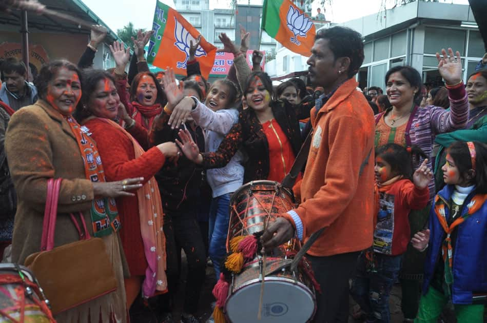 BJP supporters celebrate