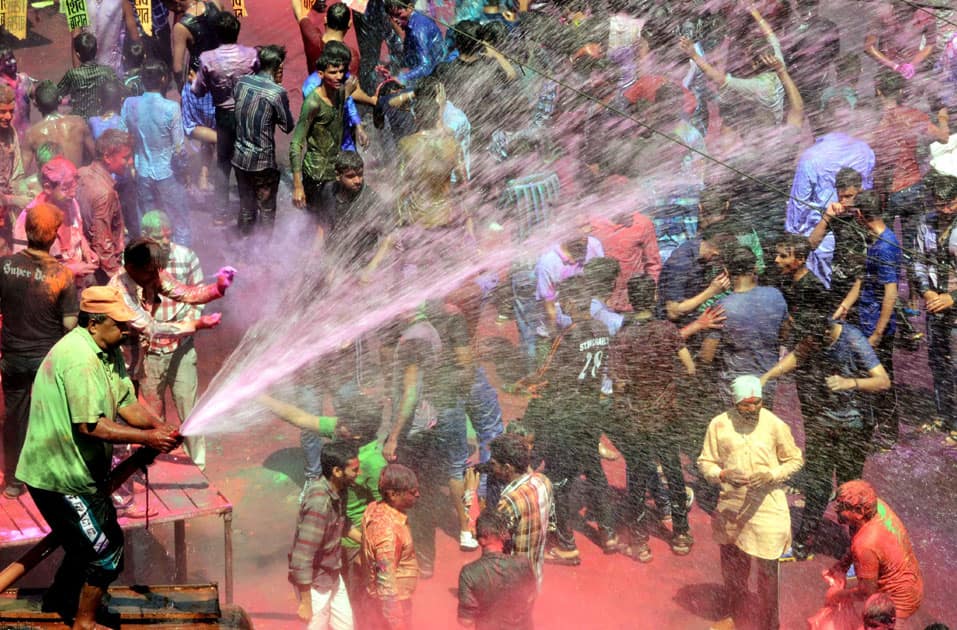 Mass Holi celebration in Bhopal