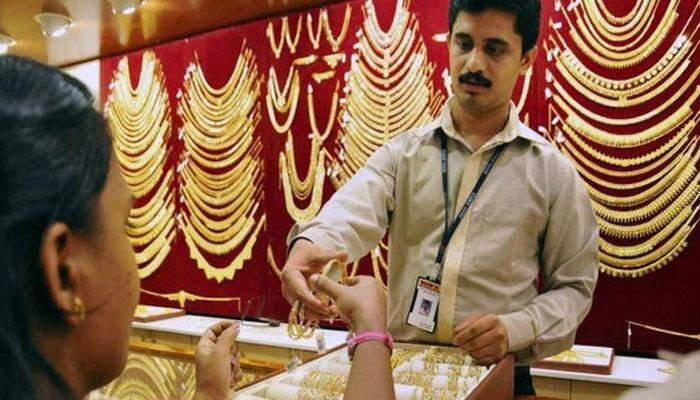 Gold price dips below Rs 29,000-mark