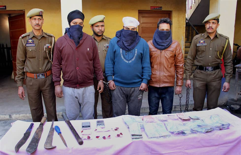 Three arrested for being part of drug mafia