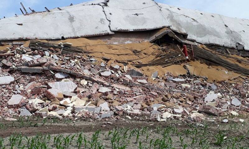 Cold storage building collapses in Kanpur after blast caused by Ammonia gas leak; 25 feared trapped, rescue ops on 