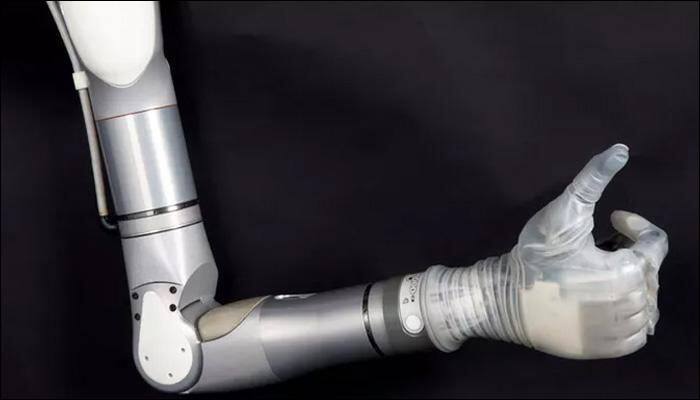 Robot assists in risky ear-implant surgery for first time