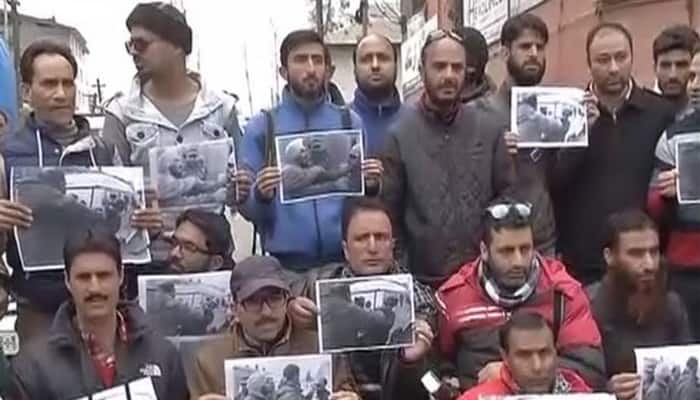 Photojournalists stage protest after J&amp;K police assault