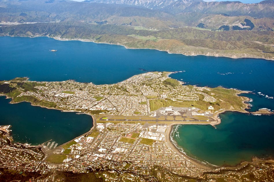 Extreme landings at Wellington International Airport