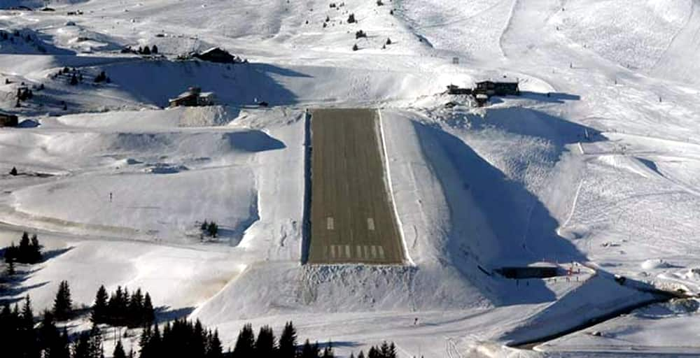 Landings at Courchevel International Airport