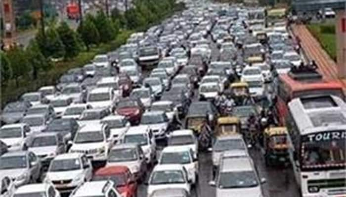 Delhi traffic situation alarming, police failed: Panel