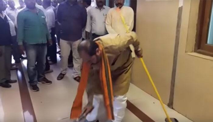 Inspired by Yogi Adityanath&#039;s cleanliness pledge, minister Upendra Tiwari takes broom to sweep floor