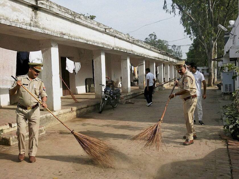 Cops clean undertake cleanliness drive Cops clean undertake cleanliness drive