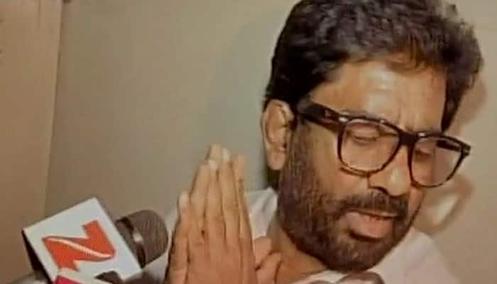 Shiv Sena MP Ravindra Gaikwad &#039;grounded&#039; for hitting Air India staffer, catches train to Mumbai; FIR lodged