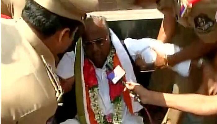 Hyderabad: Former Congress MP Hanumantha​ Rao taken into preventive custody, released