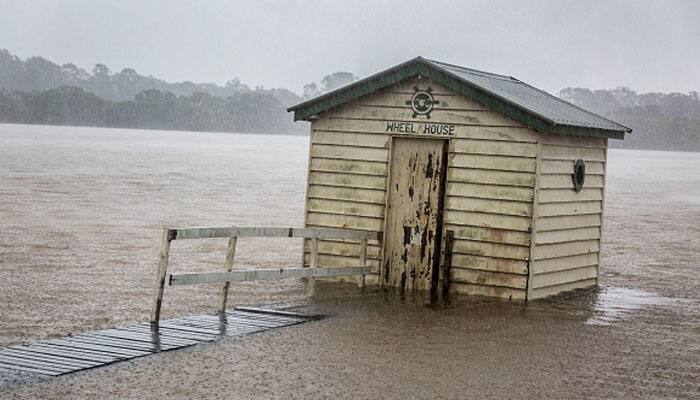 Thousands evacuated as &#039;monster&#039; cyclone bears down on Australia