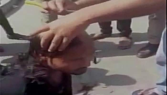 Anti-romeo squad officers tonsure man&#039;s head for molesting woman in Uttar Pradesh&#039;s  Shahjahanpur