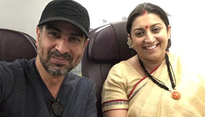 Smriti Irani and Ronit Roy had a &#039;chance meeting&#039; on flight, Twitterati recall Kyuki Saas Bhi Kabhi Bahu Thi&#039;s Mihir and Tulsi!