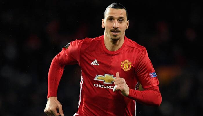 Premier League 2016-17: Zlatan Ibrahimovic&#039;s late penalty saves Manchester United; Leicester City surge on