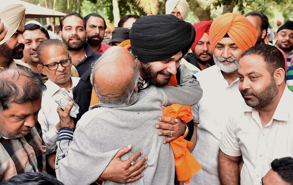 Navjot Singh Sidhu visits Ram Bagh Garden