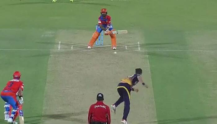 IPL 2017: Dinesh Karthik played the most insane cricket shot against pacer Trent Boult — WATCH