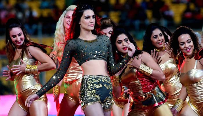 IPL 2017: Kriti Sanon gives Disha Patani a run for her money with brilliant performance in Bengaluru opening ceremony — PHOTOS &amp; VIDEO