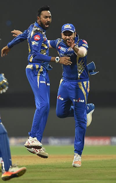 Mumbai Indians celebrate wicket of Gautam Gambhir