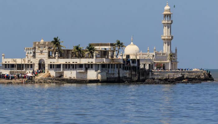 Should women be allowed to enter sanctum sanctorum of Haji Ali Dargah? SC to decide today