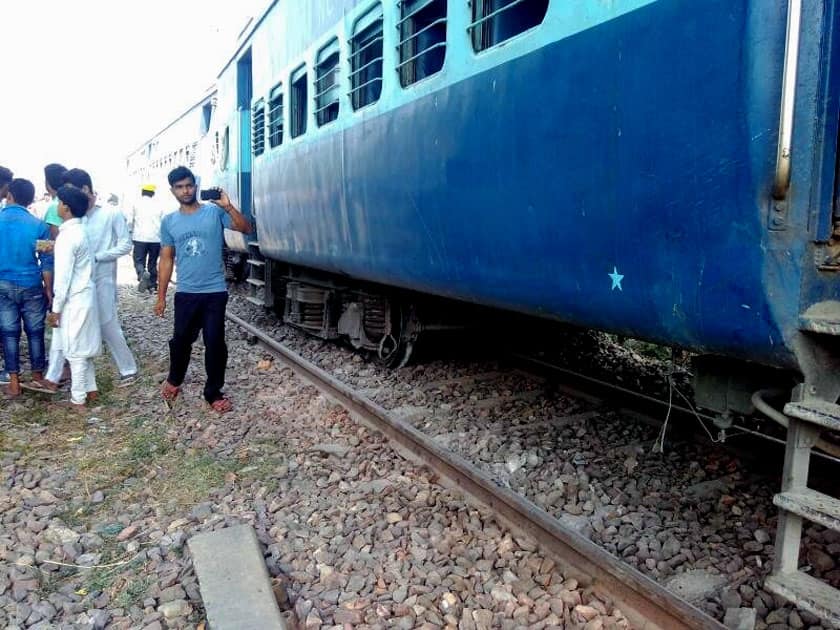 Rajya Rani Express derails in Uttar Pradesh Rajya Rani Express derails in Uttar Pradesh