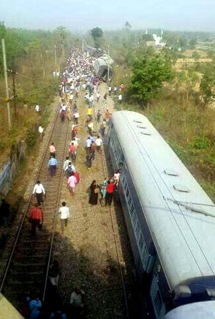 Rajya Rani Express derails in Uttar Pradesh Rajya Rani Express derails in Uttar Pradesh