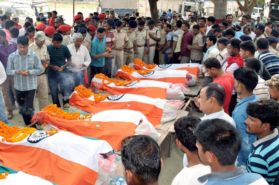 Police persons pay tribute to seven policemen Police persons pay tribute to seven policemen