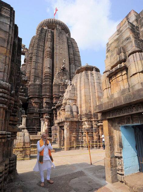 PM visits Lord Lingaraj temple PM visits Lord Lingaraj temple