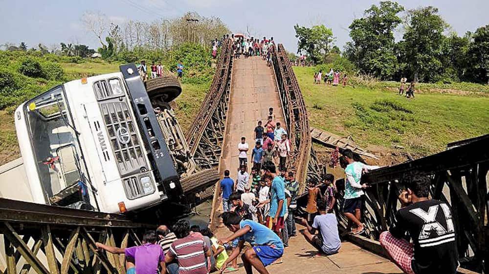 A loaded truck fell into Sarma river A loaded truck fell into Sarma river