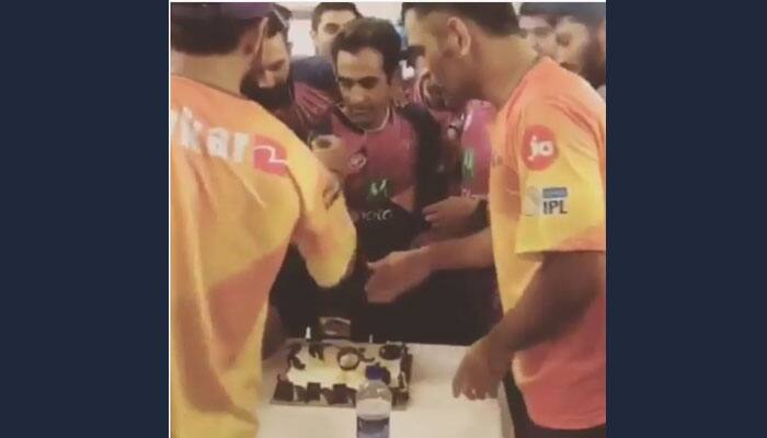 &#039;Abbey khaana, bohot achcha cake Hai,&#039; MS Dhoni tells RPS teammates after victory over RCB – VIDEO