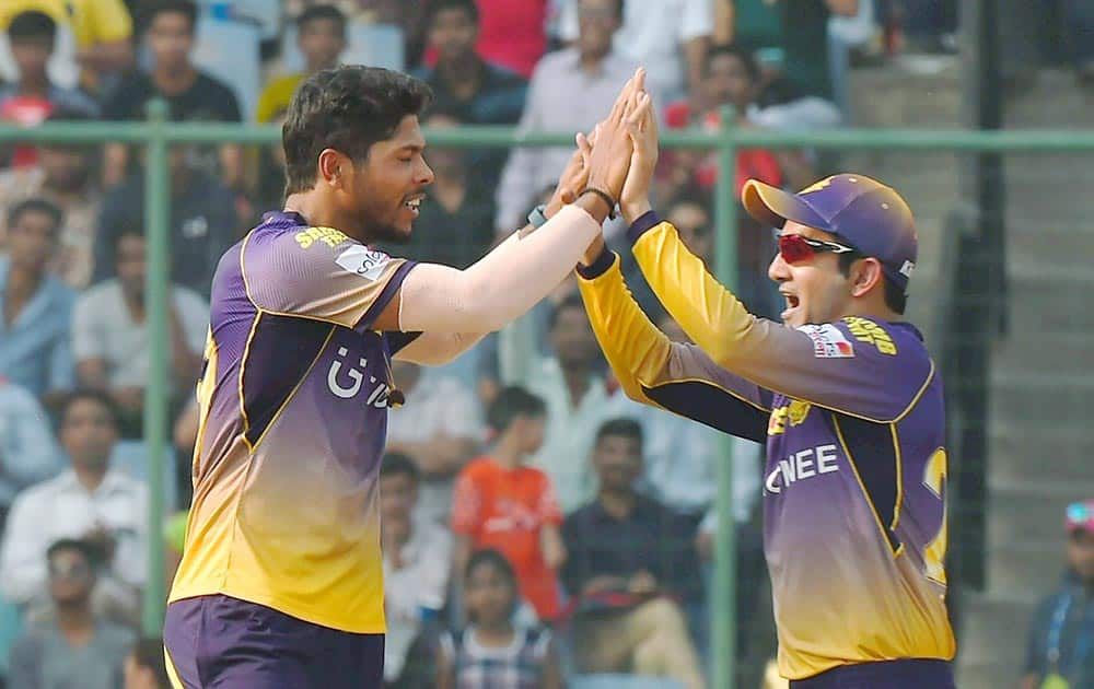 KKR players Gautam Gambhir and Umesh Yadav celebrate the dismissal of Sanju Samson of Delhi Daredevils