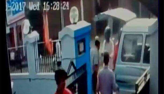 Armed miscreants throw challenge to Yogi Adityanath govt, murder cash van guard in Allahabad before fleeing