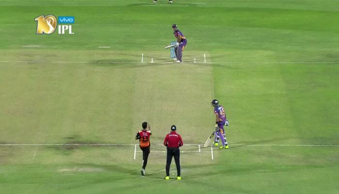 MS Dhoni unleashes trademark &#039;helicopter shot&#039;, hits Bhuvneshwar Kumar for a six – Watch Video
