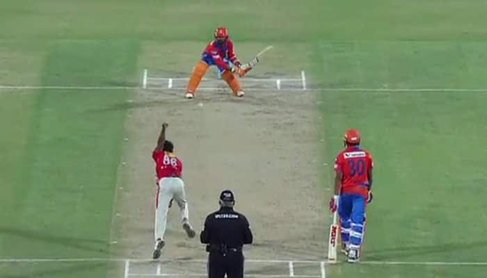 IPL 2017: Dinesh Karthik hits that &#039;insane&#039; shot again, to devastating effect — MUST WATCH