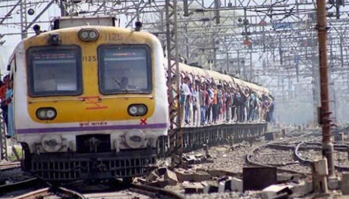 Mumbai: Trains towards Chhatrapati Shivaji Terminus running late; track fracture reported between Vashi-Mankhurd Railway Station