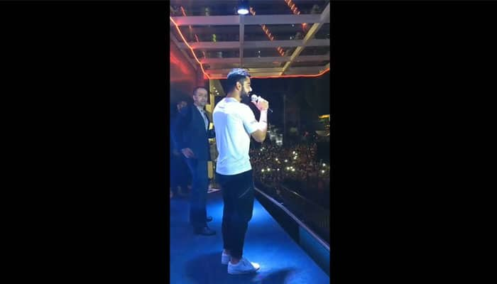 WATCH: Virat Kohli wishes Sachin Tendulkar, makes Bengaluru fans sing &#039;Happy Birthday to you&#039;