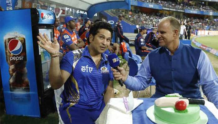 WATCH: Entire Wankhede Stadium sings &#039;Happy Birthday To You&#039;, as Sachin Tendulkar turns 44