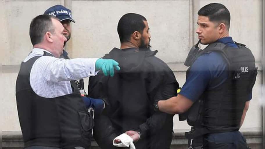 Man arrested with weapon near British Parliament | World News | Zee News