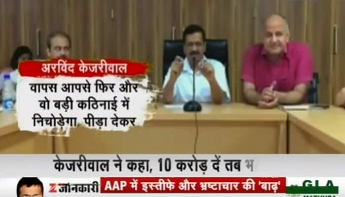 Arvind Kejriwal administers AAP councillors &#039;pledge of loyalty&#039;, warns them against &#039;betraying party&#039; – Watch video